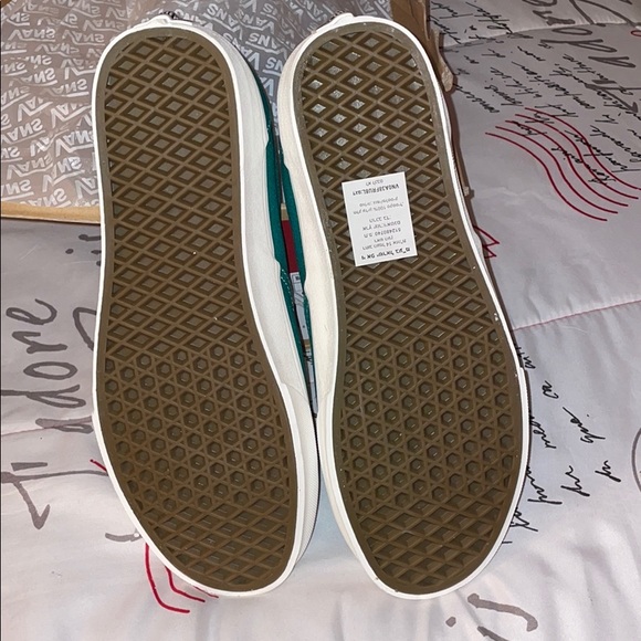 Vans - Picture 2 of 7